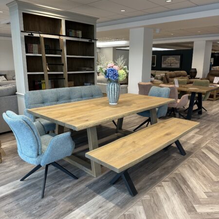 Lars dining bench